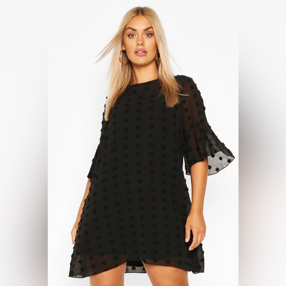 NWT BOO HOO Plus Dobby Chiffon Oversized
Shift Dress Plus Size‎ 18